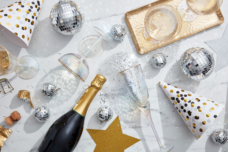 5 Instagram-Worthy New Year’s Eve Party Accessories